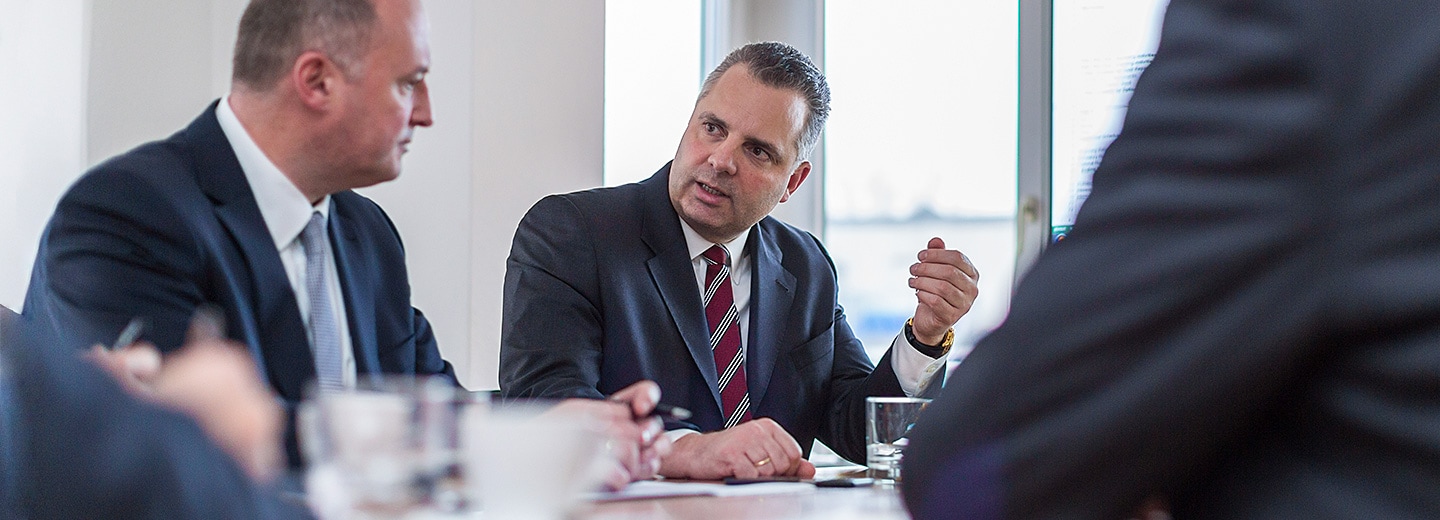 Arnd Allert und Matthias Popp in einer Besprechung zum Thema M&A-Verhandlungen