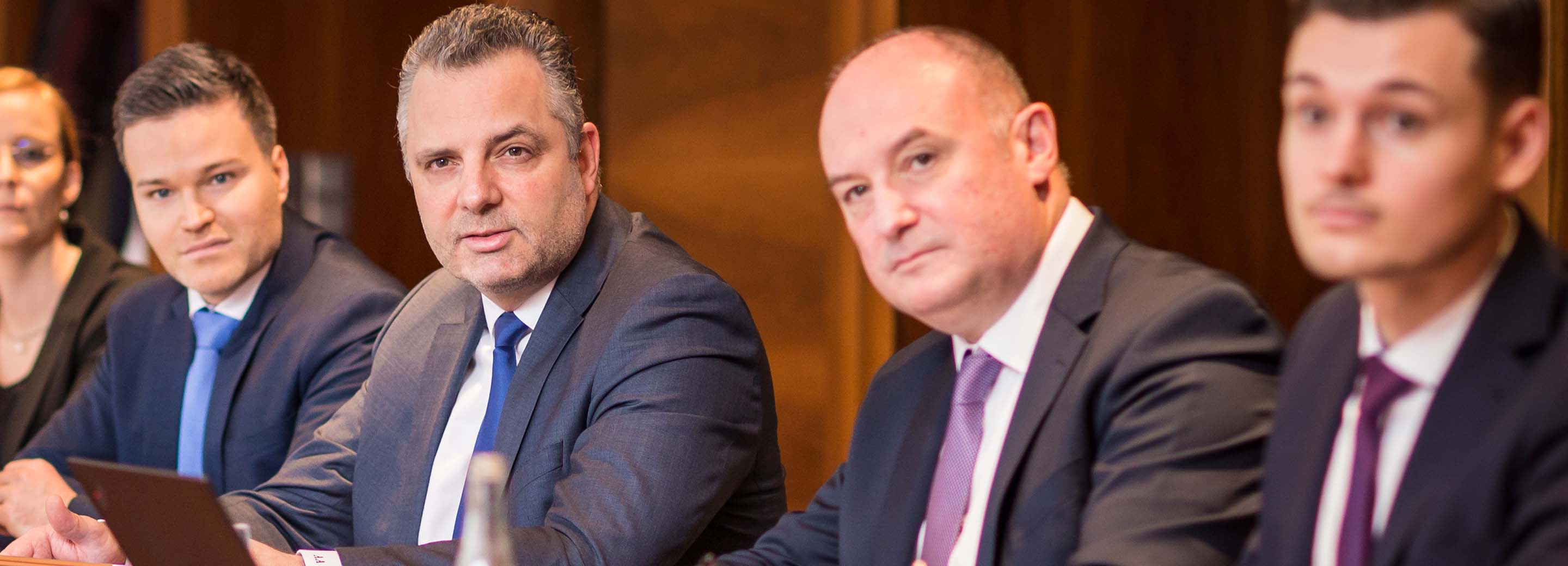 Verhandlungen im Team beim Unternehmensverkauf